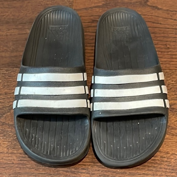 Adidas Black and White Slides Size 4 - Picture 1 of 4